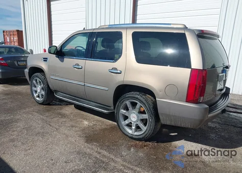 2007 Cadillac Escalade Standard z USA, uszkodzony, nr VIN 1GYFK63837R237655